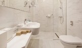 Фотография Двухместный 1-комнатный «Полулюкс» с балконом (Junior Suite) в MediSpa-отель «Mayrveda»(Кисловодск) Фотография Двухместный 1-комнатный «Полулюкс» с балконом (Junior Suite) в MediSpa-отель «Mayrveda»(Кисловодск)